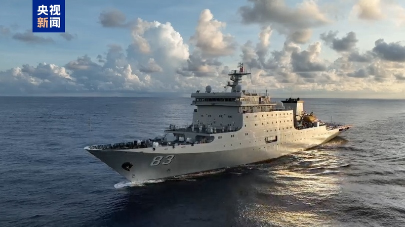 PLA_Navy_Ships_Qi_Jiguang__Yimengshan_Arrive_in_Hong_Kong_Waters