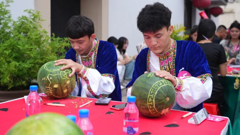 Pinghu’s Watermelon Lantern Festival Illuminates East Lake Pinghu_s_Watermelon_Lantern_Festival_Illuminates_East_Lake