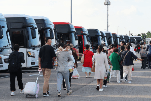 ROK-China Visa Ease Boosts Tourism & Economic Ties ROK_China_Visa_Ease_Boosts_Tourism___Economic_Ties