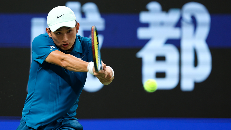 Shang Juncheng Battles to First Win Post-Surgery at Chengdu Open Shang_Juncheng_Battles_to_First_Win_Post_Surgery_at_Chengdu_Open