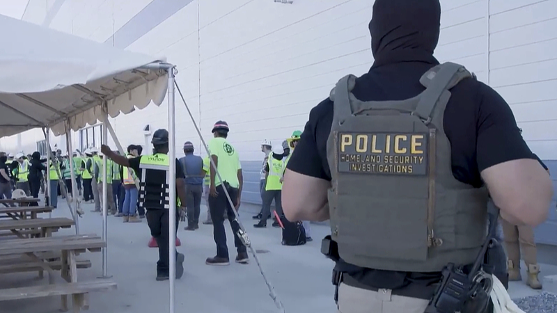 U_S__Raid_Detains_300__S__Korean_Workers__Diplomatic_Talks_Underway - Khabar Asia U_S__Raid_Detains_300__S__Korean_Workers__Diplomatic_Talks_Underway