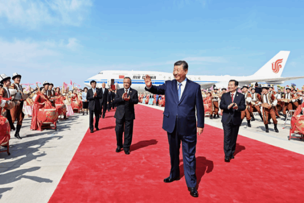 Xi Jinping Joins Xinjiang’s 70th Anniversary Celebrations in Urumqi Xi_Jinping_Joins_Xinjiang_s_70th_Anniversary_Celebrations_in_Urumqi