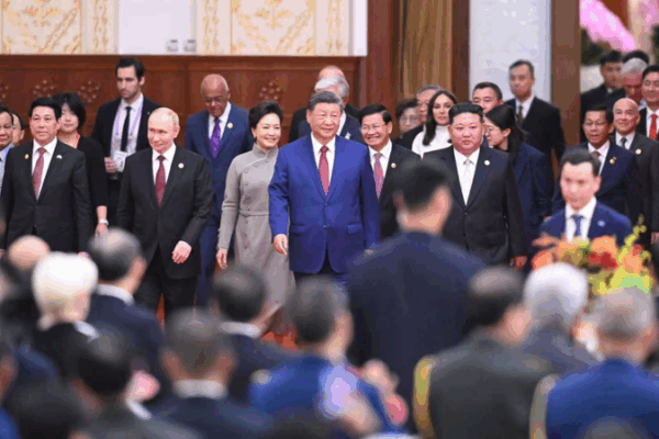 Xi Jinping Stresses Peace, Unity at WWII Victory Anniversary Reception Xi_Jinping_Stresses_Peace__Unity_at_WWII_Victory_Anniversary_Reception video poster