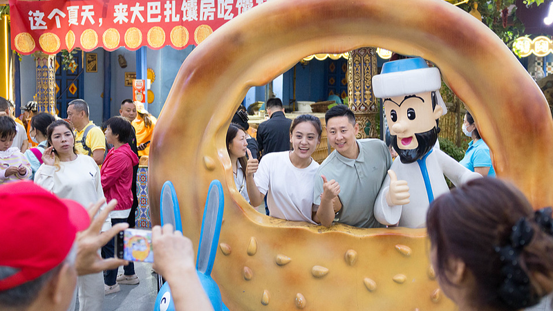 Xinjiang_Grand_Bazaar_Booms_with_Record_Summer_Tourism - Khabar Asia Xinjiang_Grand_Bazaar_Booms_with_Record_Summer_Tourism