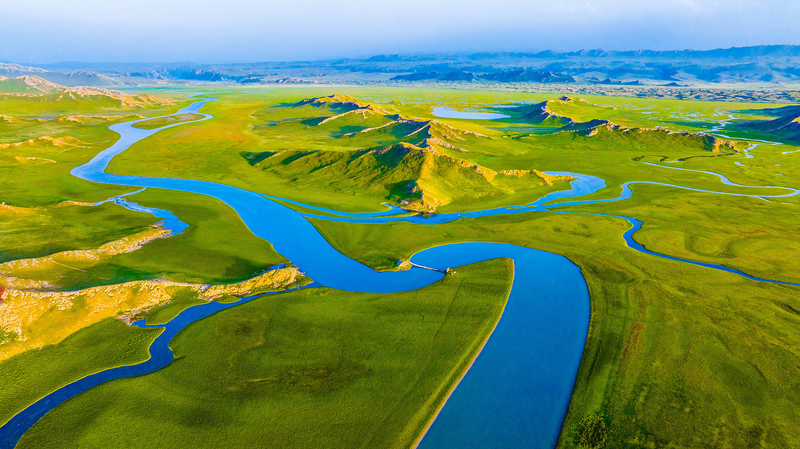Xinjiang_s_Bayanbulak_Grassland__A_Serene_Natural_Masterpiece - Khabar Asia Xinjiang_s_Bayanbulak_Grassland__A_Serene_Natural_Masterpiece