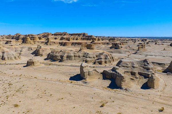 Xinjiang’s Qijian Platform: Where Cinema Meets Nature’s Grandeur Xinjiang_s_Qijian_Platform__Where_Cinema_Meets_Nature_s_Grandeur video poster