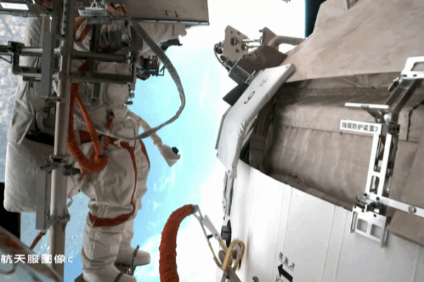 China’s Shenzhou-20 Crew Set to Break National Space Duration Record China’s Shenzhou-20 Crew Set to Break National Space Duration Record