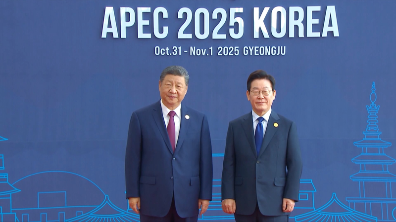 AM3GUILKRO2364F6NJL3 - Khabar Asia Xi Jinping, Lee Jae-myung Meet at APEC Leaders’ Gathering video poster