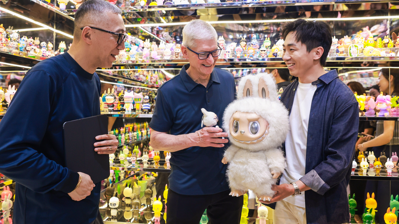 Apple_CEO_Tim_Cook_Kicks_Off_China_Trip_at_Shanghai_Pop_Culture_Exhibit - Khabar Asia Apple_CEO_Tim_Cook_Kicks_Off_China_Trip_at_Shanghai_Pop_Culture_Exhibit