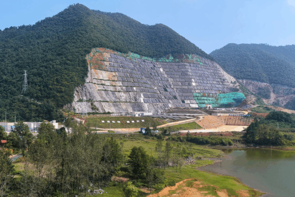 China Accelerates Green Transition with Climate-Adaptive Industries China_Accelerates_Green_Transition_with_Climate_Adaptive_Industries