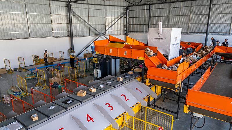 China_Processes_7_2B_Parcels_During_Holiday_Season