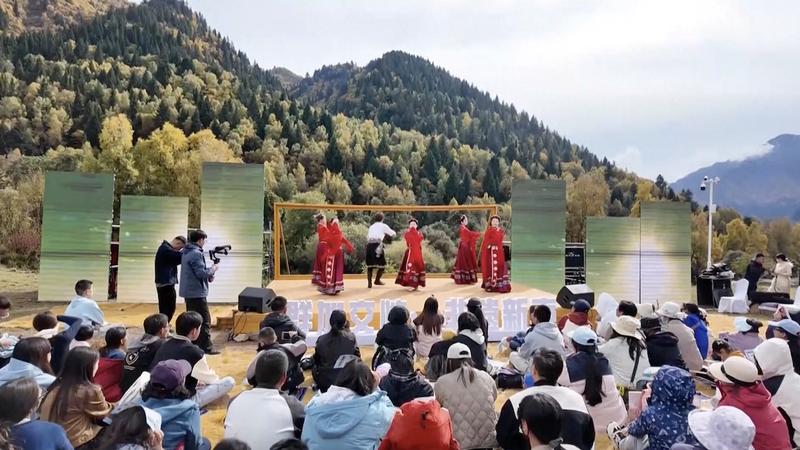 China_s_Autumn_Tourism_Surge__Scenic_Spots_Thrive_in_Peak_Season video poster