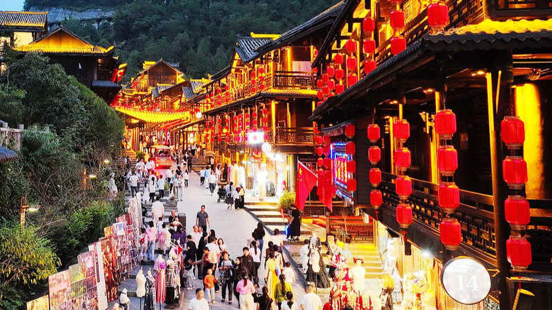 China’s Golden Week Sparks Record Travel Surge as Scenic Spots Sell Out China_s_Golden_Week_Sparks_Record_Travel_Surge_as_Scenic_Spots_Sell_Out