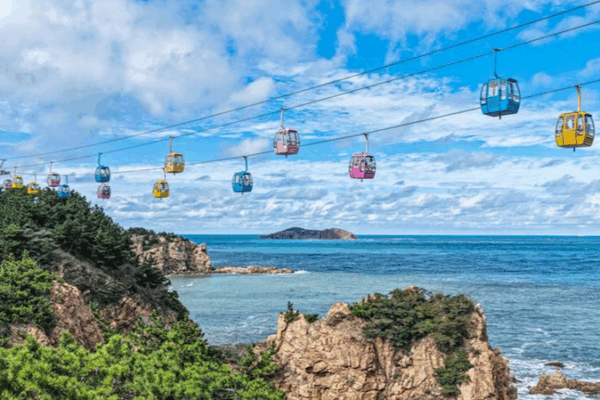 China’s Holiday Travel Boom Signals Economic Resilience China_s_Holiday_Travel_Boom_Signals_Economic_Resilience
