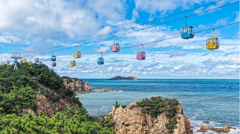 China_s_Holiday_Travel_Boom_Signals_Economic_Resilience