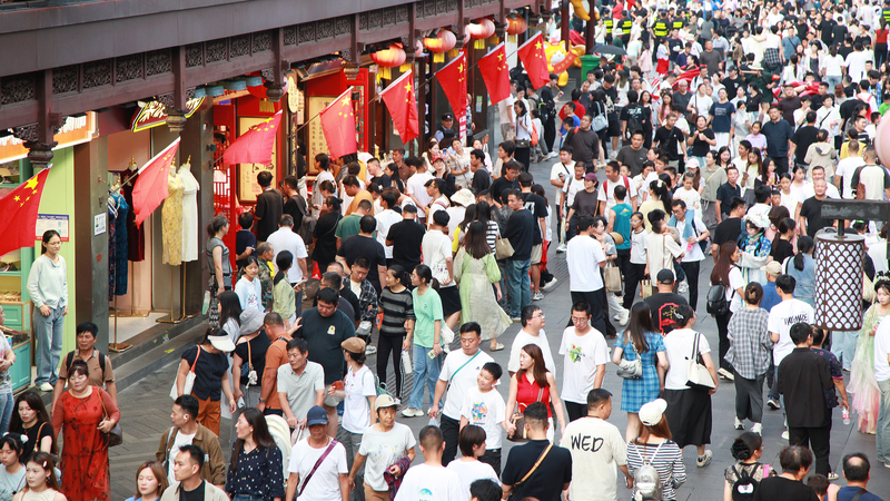 China_s_National_Day_Holiday_Sparks_Travel_and_Spending_Surge