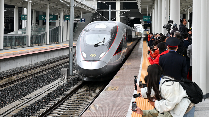 China_s_Transport_Revolution__High_Speed_Rails_and_Global_Connectivity_Drive_Modernization