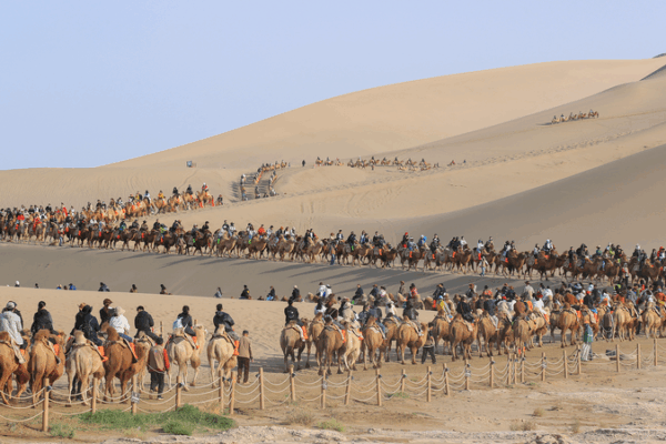 Dunhuang’s Desert Oasis Draws Record Holiday Crowds Dunhuang_s_Desert_Oasis_Draws_Record_Holiday_Crowds