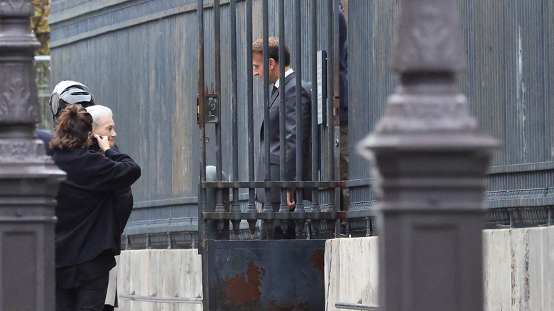 French_Political_Crisis_Deepens_as_Ex_PM_Urges_Macron_to_Resign