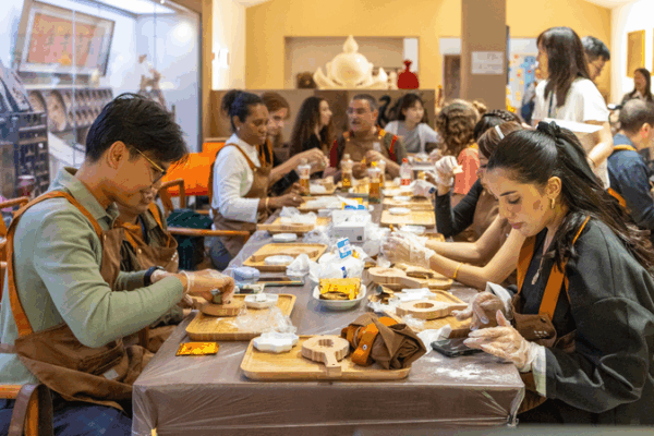 Global Youth Explore Mooncake Craftsmanship at Beijing Museum Event Global_Youth_Explore_Mooncake_Craftsmanship_at_Beijing_Museum_Event