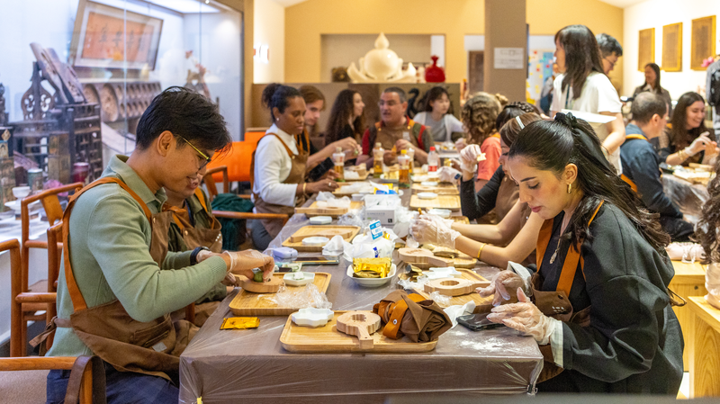 Global_Youth_Explore_Mooncake_Craftsmanship_at_Beijing_Museum_Event - Khabar Asia Global_Youth_Explore_Mooncake_Craftsmanship_at_Beijing_Museum_Event