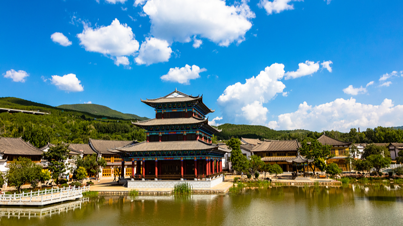 JEWPWSVFWEG3652PDJK9 - Khabar Asia Discover Jianchuan: Yunnan’s Wood Carving Art Town Blends Tradition and Scenery video poster