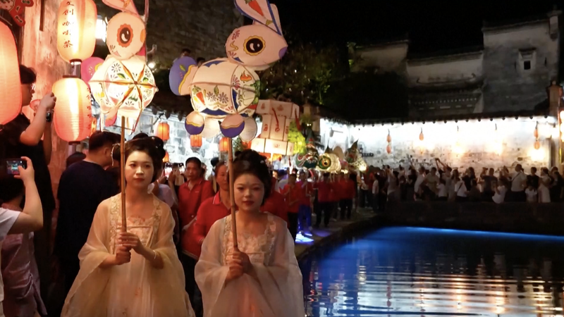 Lantern Parade Illuminates Anhui’s Hongcun Village for Mid-Autumn Fest Lantern_Parade_Illuminates_Anhui_s_Hongcun_Village_for_Mid_Autumn_Fest video poster