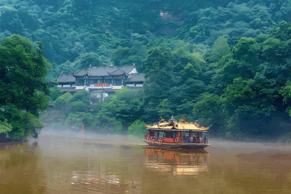 Live: Discover Serenity at Yuecheng Lake in Mount Qingcheng Live__Discover_Serenity_at_Yuecheng_Lake_in_Mount_Qingcheng video poster
