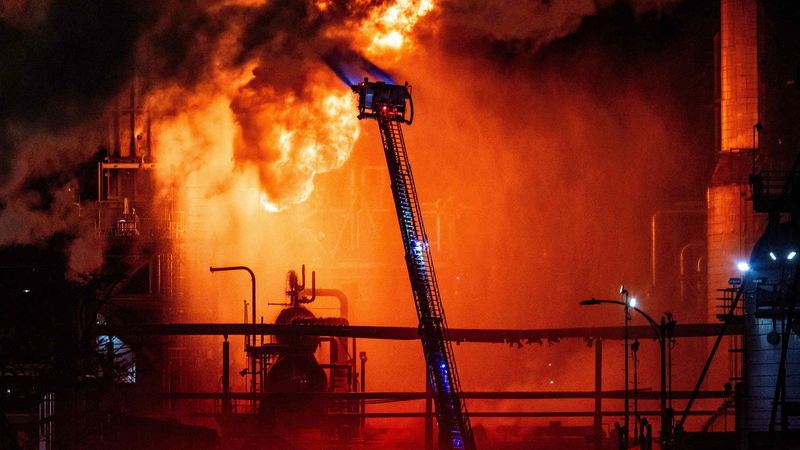 Massive Fire Erupts at Chevron Refinery in Los Angeles Massive_Fire_Erupts_at_Chevron_Refinery_in_Los_Angeles