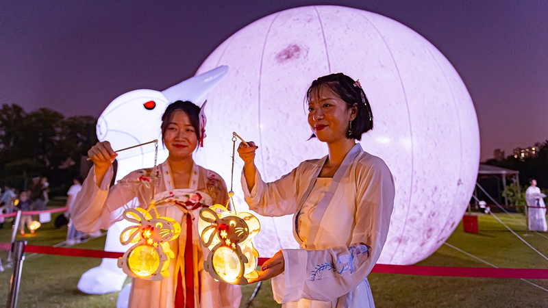 Mid-Autumn Festival: A Timeless Lunar Celebration Mid_Autumn_Festival__A_Timeless_Lunar_Celebration