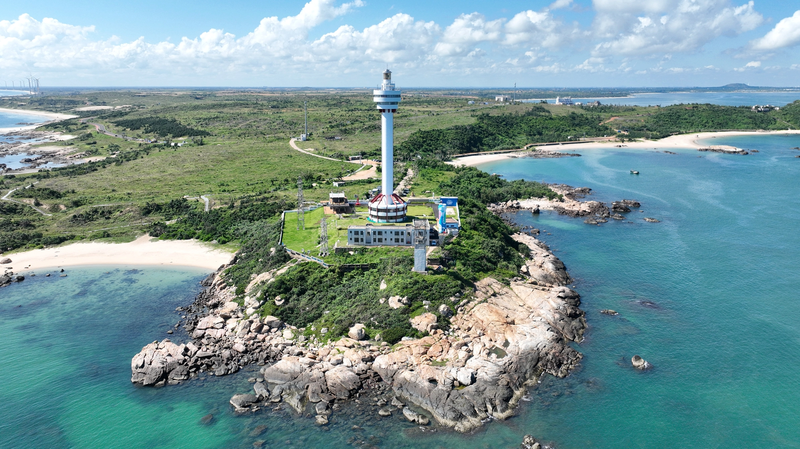 Mulantou Lighthouse: Guiding Ships to Welcoming Tourists in Hainan Mulantou_Lighthouse__Guiding_Ships_to_Welcoming_Tourists_in_Hainan