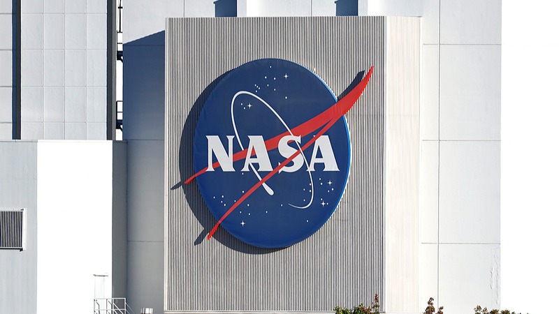 NASA Reopens Lunar Lander Bids as SpaceX Faces Delays NASA_Reopens_Lunar_Lander_Bids_as_SpaceX_Faces_Delays