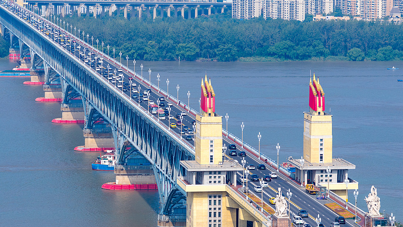 Nanjing_Yangtze_River_Bridge__A_Testament_to_China_s_Engineering_Legacy video poster