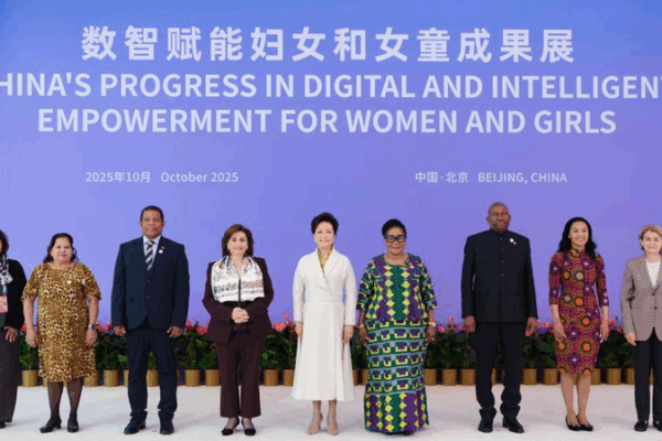Peng Liyuan Champions Tech-Driven Opportunities for Women in Asia Peng_Liyuan_Champions_Tech_Driven_Opportunities_for_Women_in_Asia