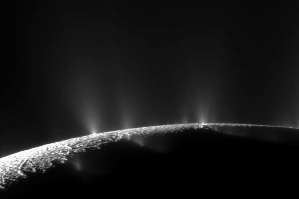 Saturn’s Moon Enceladus Hints at Life in Hidden Ocean Saturn_s_Moon_Enceladus_Hints_at_Life_in_Hidden_Ocean