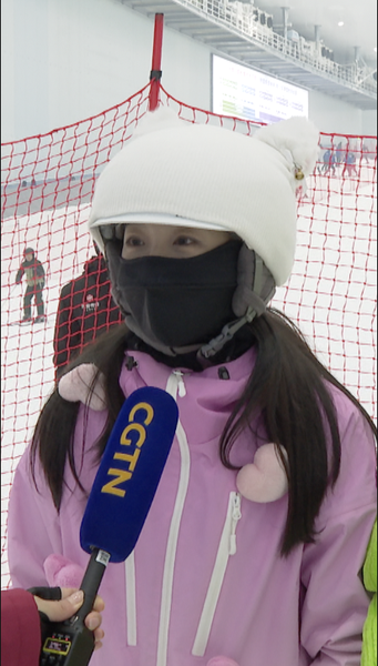 Shenzhen_Debuts_World_s_Largest_Indoor_Ski_Resort video poster