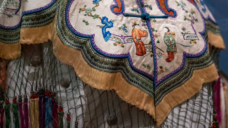 The Yunjian: Weaving Tradition and Symbolism in Chinese Attire The_Yunjian__Weaving_Tradition_and_Symbolism_in_Chinese_Attire
