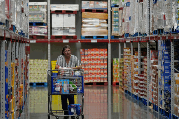 U.S. Consumers Bear Brunt of Trump Tariffs, Analysis Reveals U_S__Consumers_Bear_Brunt_of_Trump_Tariffs__Analysis_Reveals