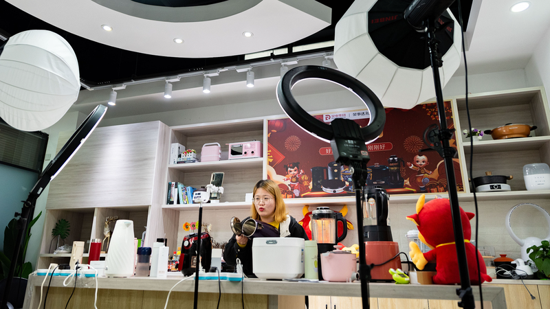 Women_in_Tech__Bridging_the_Digital_Gender_Gap_in_Asia - Khabar Asia Women_in_Tech__Bridging_the_Digital_Gender_Gap_in_Asia