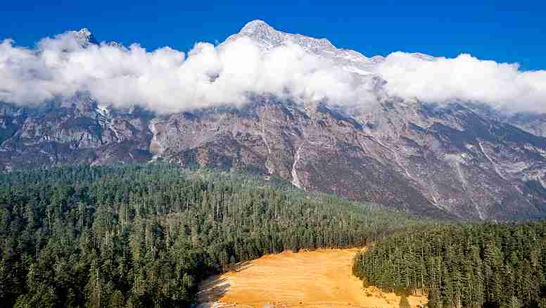 Yulong_Snow_Mountain__Yunnan_s_Sacred_Natural_Wonder_Unveiled_poster - Khabar Asia Yulong_Snow_Mountain__Yunnan_s_Sacred_Natural_Wonder_Unveiled video poster