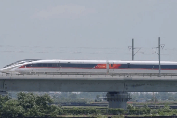 China’s CR450 Bullet Train Breaks Speed Barriers in Trial Runs China’s CR450 Bullet Train Breaks Speed Barriers in Trial Runs