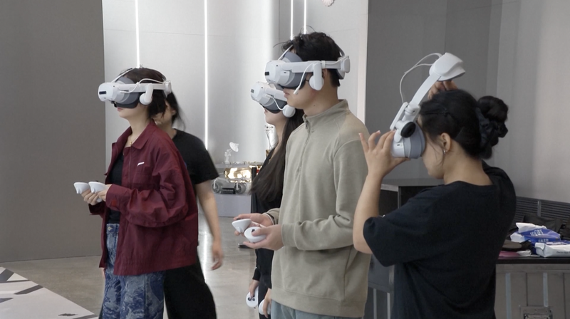 APEC_CEOs_Reveal_Their_Must_Have_Tech_Gadgets_in_2025 video poster