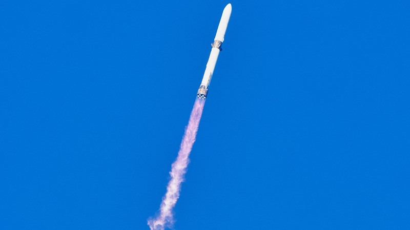 Blue_Origin_Unveils_New_Glenn_9x4_Rocket_to_Challenge_SpaceX_Dominance