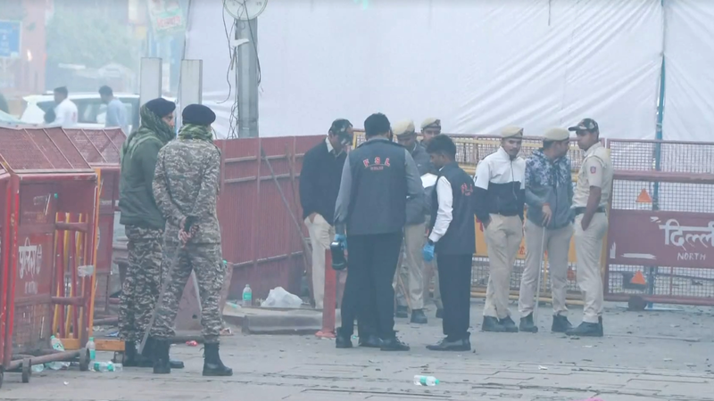 Car_Explosion_Near_Delhi_s_Red_Fort_Leaves_10_Dead__Dozens_Injured video poster