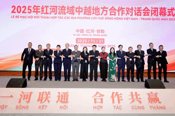 China__Vietnam_Strengthen_Ties_via_Honghe_River_Initiative