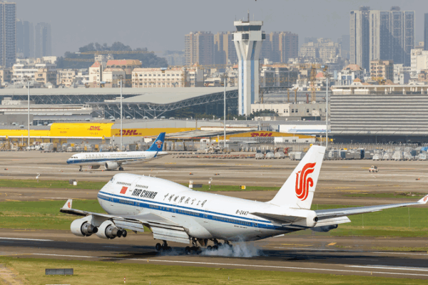 Chinese_Airlines_Waive_Fees_for_Japan_Flights_Amid_Safety_Concerns