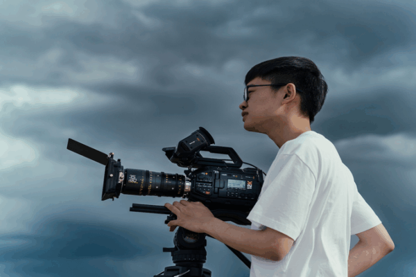 China’s Young Storm Chasers Redefine Documentary Filmmaking video poster