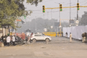 Deadly_Car_Blast_Near_Delhi_s_Red_Fort_Kills_13__Area_Locked_Down video poster