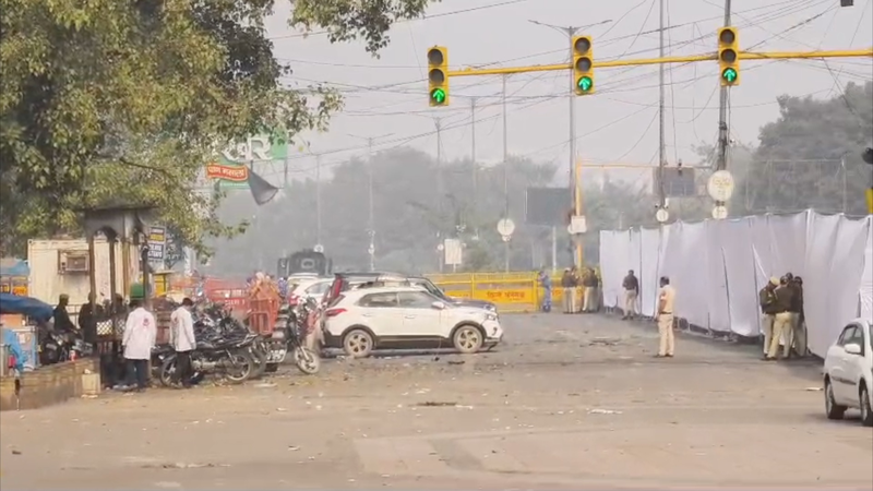 Deadly_Car_Blast_Near_Delhi_s_Red_Fort_Kills_13__Area_Locked_Down video poster