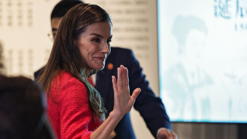 East_Meets_West__Chengdu_Poetry_Event_Honors_Spanish_Poet__Hosts_Queen_Letizia - Khabar Asia East_Meets_West__Chengdu_Poetry_Event_Honors_Spanish_Poet__Hosts_Queen_Letizia